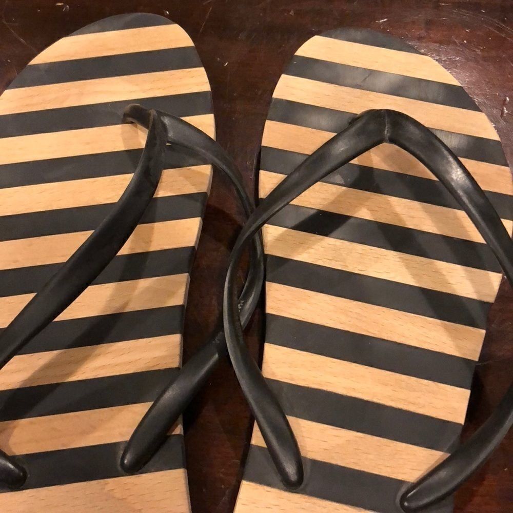 French Connection Striped Flip Flops, Size 9 - Picture 3 of 4